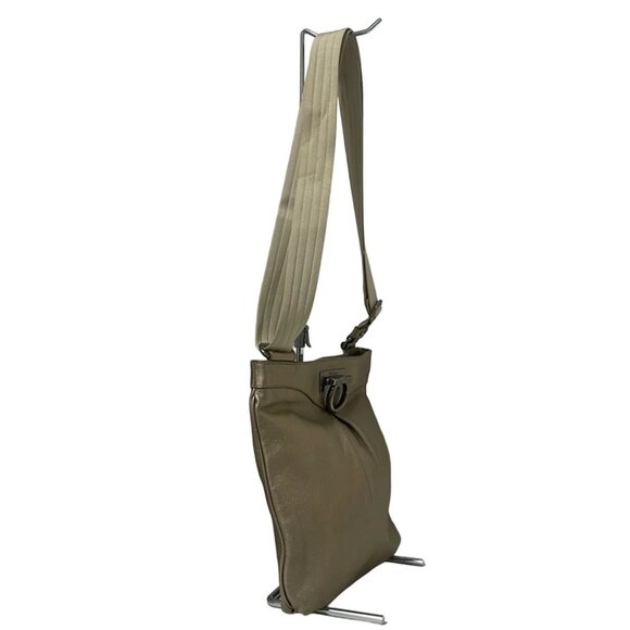 Auth Salvatore Ferragamo Gancini - Gold Cream Leather Nylon Shoulder Bag - Picture 2 of 8